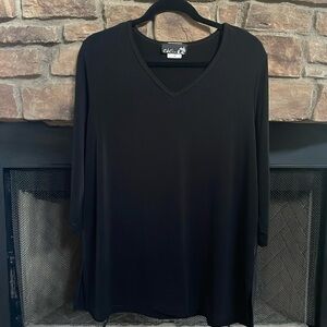 Black 3/4 sleeve v-neck blouse. Size 1X
